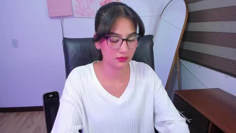 Mia online show from 04.24.26