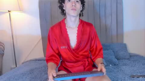 Snapshot of im_perseo_ chatting on 12.20.25 Perseo - Help me with 50 thumbs up online show from 12.20.25