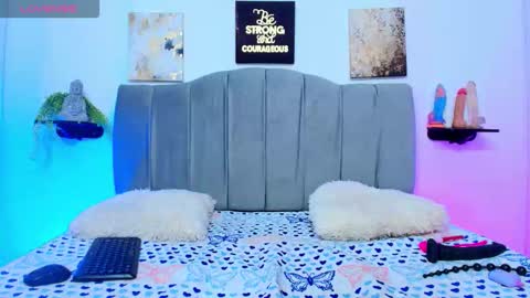 im_riley_ online show from 11.08.25