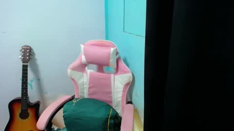 Snapshot of im_your_sexy_wifexxx chatting on 10.28.25 Ms. M online show from 10.28.25