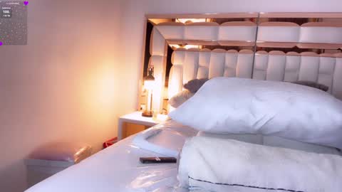 Snapshot of im_yours_01 chatting on 02.02.25 daniella online show from 02.02.25