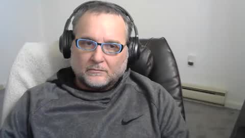 Snapshot of imkmac chatting on 11.04.25 Kel online show from 11.04.25