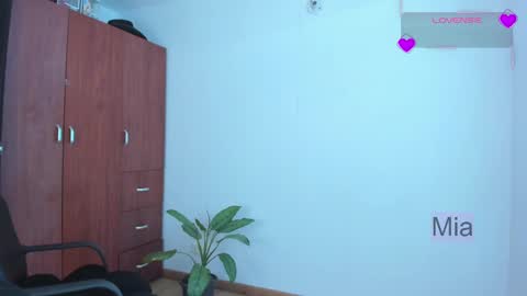 mia ---------  COL TIME online show from 11.06.25