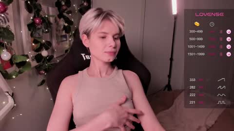 Snapshot of imnotmia chatting on 12.19.24 Mia online show from 12.19.24