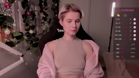 Snapshot of imnotmia chatting on 12.23.24 Mia online show from 12.23.24