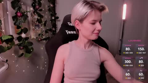 Snapshot of imnotmia chatting on 01.04.25 Mia online show from 01.04.25