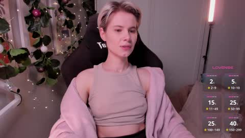 Snapshot of imnotmia chatting on 01.04.25 Mia online show from 01.04.25