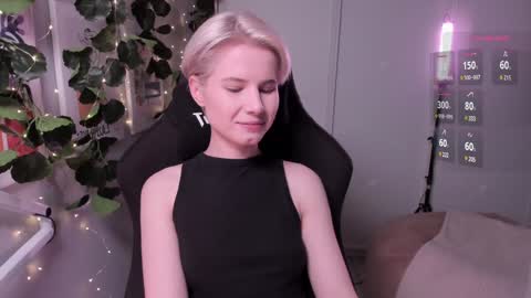 Snapshot of imnotmia chatting on 01.22.25 Mia online show from 01.22.25