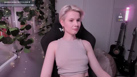 Snapshot of imnotmia chatting on 02.04.25 Mia online show from 02.04.25