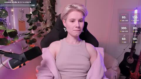 Snapshot of imnotmia chatting on 02.09.25 Mia online show from 02.09.25