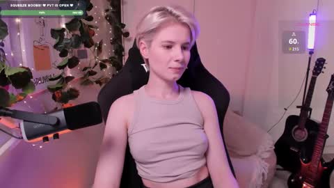 Snapshot of imnotmia chatting on 02.09.25 Mia online show from 02.09.25