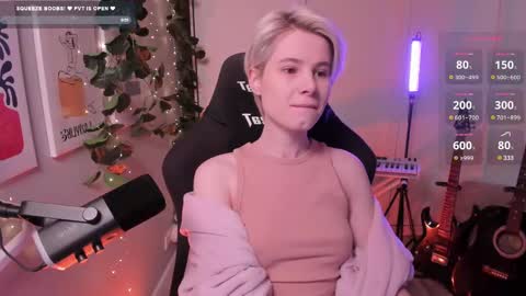 Snapshot of imnotmia chatting on 02.22.25 Mia online show from 02.22.25