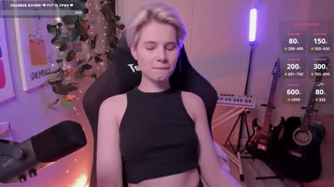 Snapshot of imnotmia chatting on 02.27.25 Mia online show from 02.27.25