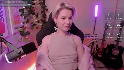 Snapshot of imnotmia chatting on 03.03.25 Mia online show from 03.03.25