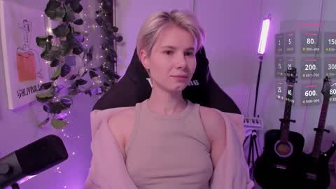 Snapshot of imnotmia chatting on 03.09.25 Mia online show from 03.09.25