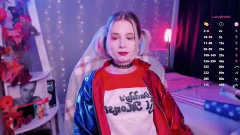 Snapshot of imnotmia chatting on 11.01.25 Mia online show from 11.01.25