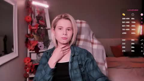 Snapshot of imnotmia chatting on 11.09.25 Mia online show from 11.09.25