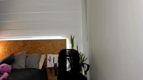 Angel online show from 03.08.26