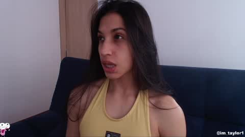 TAYLOR  online show from 04.15.26