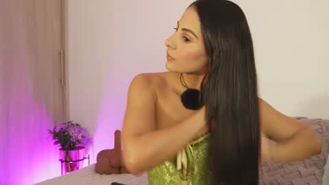 imvickyrachell_ online show from 10.21.25