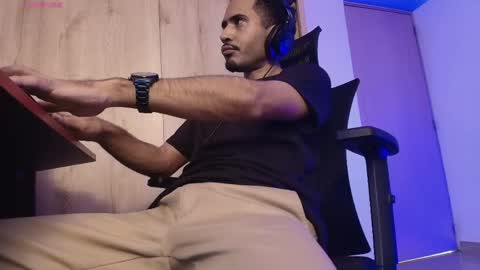 Daniel   thumb up me please its important Im new INDEPENDENT MODEL online show from 04.18.26