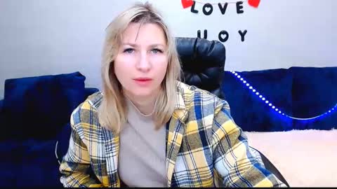 Snapshot of incredible_ariela chatting on 12.18.25 incredible_ariela online show from 12.18.25
