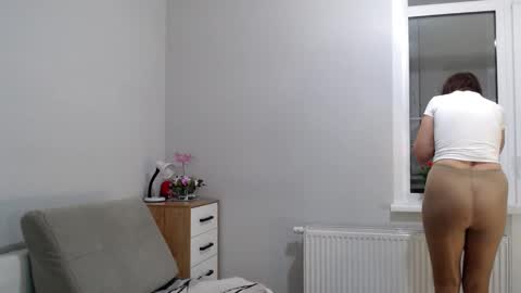 Snapshot of increible_della chatting on 01.11.25 Della online show from 01.11.25