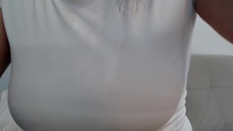 Snapshot of increible_della chatting on 01.11.25 Della online show from 01.11.25