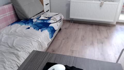 Snapshot of increible_della chatting on 03.08.25 Della online show from 03.08.25