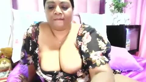 Snapshot of indiandelia chatting on 01.22.25 indiandelia online show from 01.22.25
