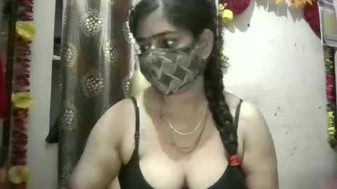 Snapshot of indiansexyqueen chatting on 12.17.25 indiansexyqueen online show from 12.17.25