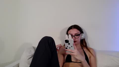 Indigo Elle online show from 10.18.25