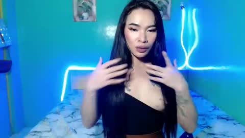 Snapshot of indra_mae chatting on 04.18.26 Mae online show from 04.18.26