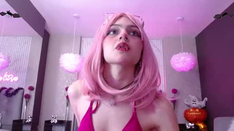 Snapshot of indy_moore chatting on 11.05.25 INDY online show from 11.05.25