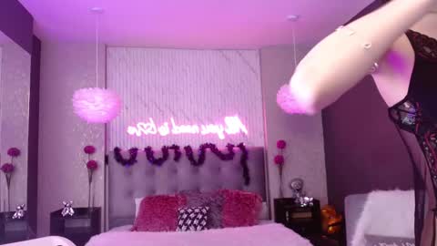 Snapshot of indy_moore chatting on 11.09.25 INDY online show from 11.09.25