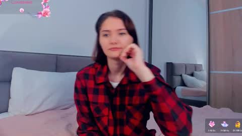 Snapshot of inellcanty chatting on 09.30.25 Kira online show from 09.30.25
