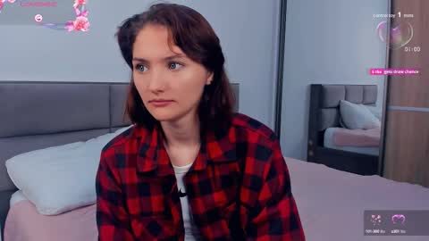 Snapshot of inellcanty chatting on 10.01.25 Kira online show from 10.01.25