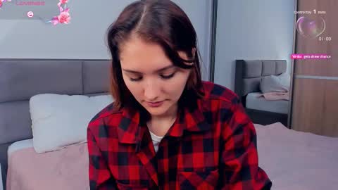 Snapshot of inellcanty chatting on 10.09.25 Kira online show from 10.09.25