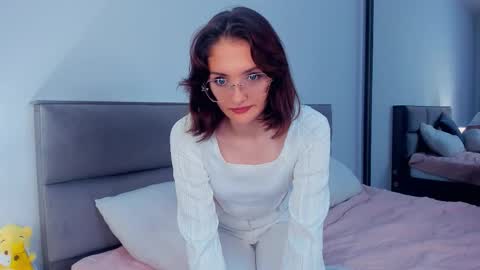 Kira online show from 10.30.25