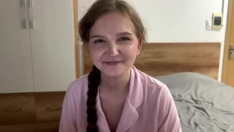 Snapshot of inellheinen chatting on 05.31.26 Viola online show from 05.31.26
