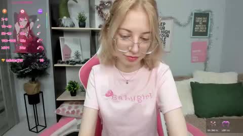 Snapshot of inferno_mia chatting on 12.17.25 Mia online show from 12.17.25