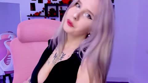 Snapshot of ingannamorte18 chatting on 09.29.25 Roki online show from 09.29.25
