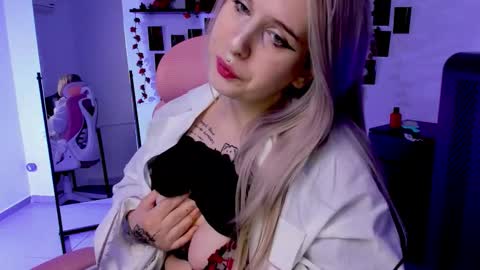 Snapshot of ingannamorte18 chatting on 10.05.25 Roki online show from 10.05.25