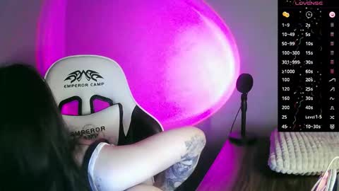 Snapshot of ingawell chatting on 11.22.25 Inga online show from 11.22.25