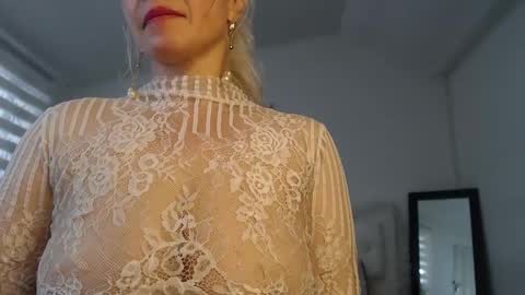 Snapshot of ingridbergman chatting on 12.18.24 online show from 12.18.24