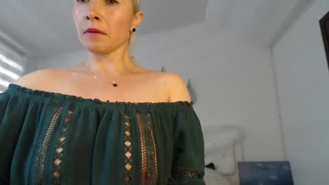 Snapshot of ingridbergman chatting on 01.07.25 online show from 01.07.25