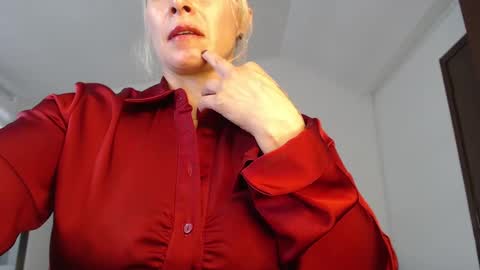 Snapshot of ingridbergman chatting on 01.08.25 online show from 01.08.25