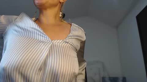 Snapshot of ingridbergman chatting on 01.09.25 online show from 01.09.25