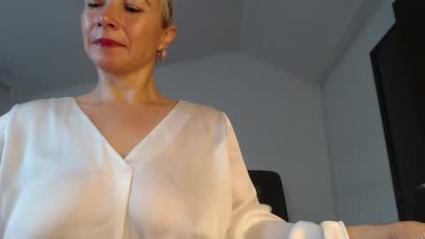 Snapshot of ingridbergman chatting on 01.14.25 online show from 01.14.25