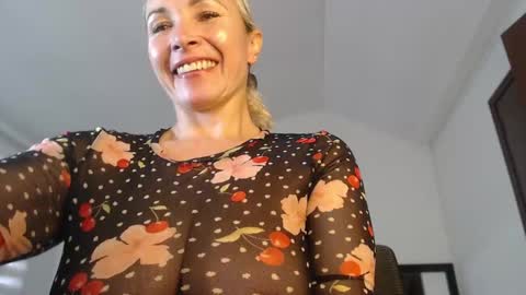 Snapshot of ingridbergman chatting on 01.31.25 online show from 01.31.25